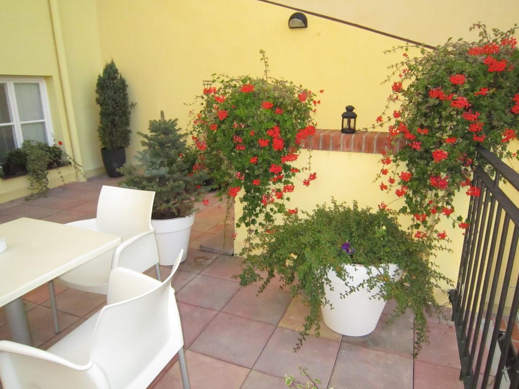 Domus Henrici Hotel Прага Екстериор снимка