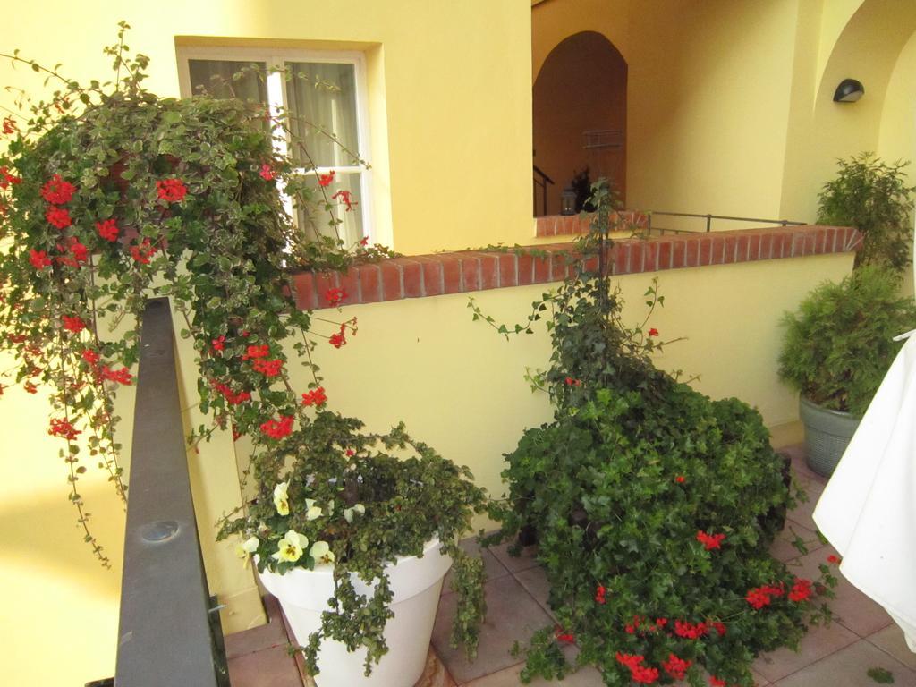 Domus Henrici Hotel Прага Екстериор снимка