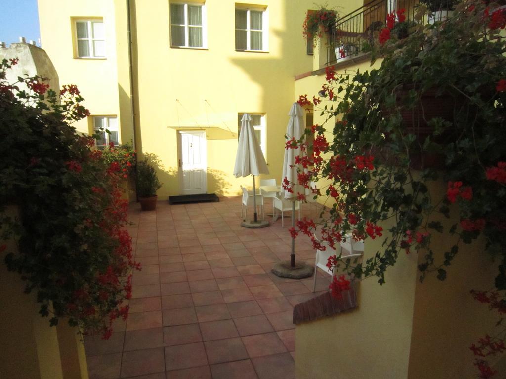Domus Henrici Hotel Прага Екстериор снимка