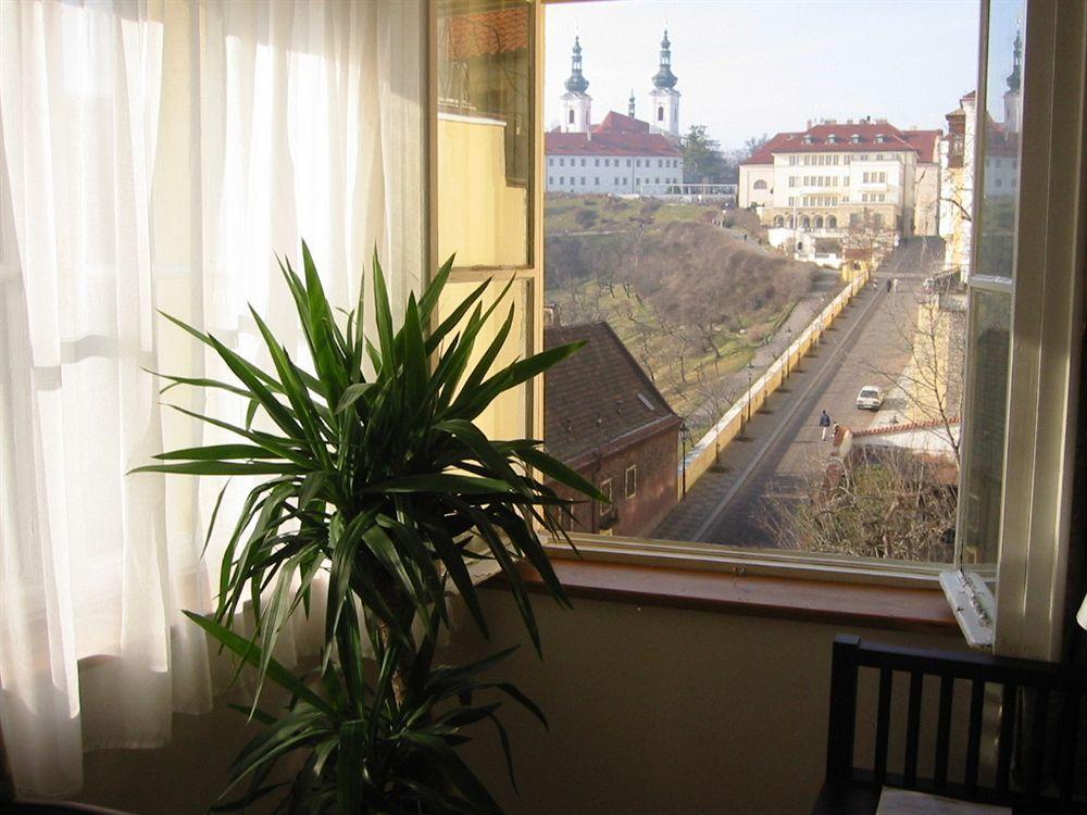 Domus Henrici Hotel Прага Екстериор снимка