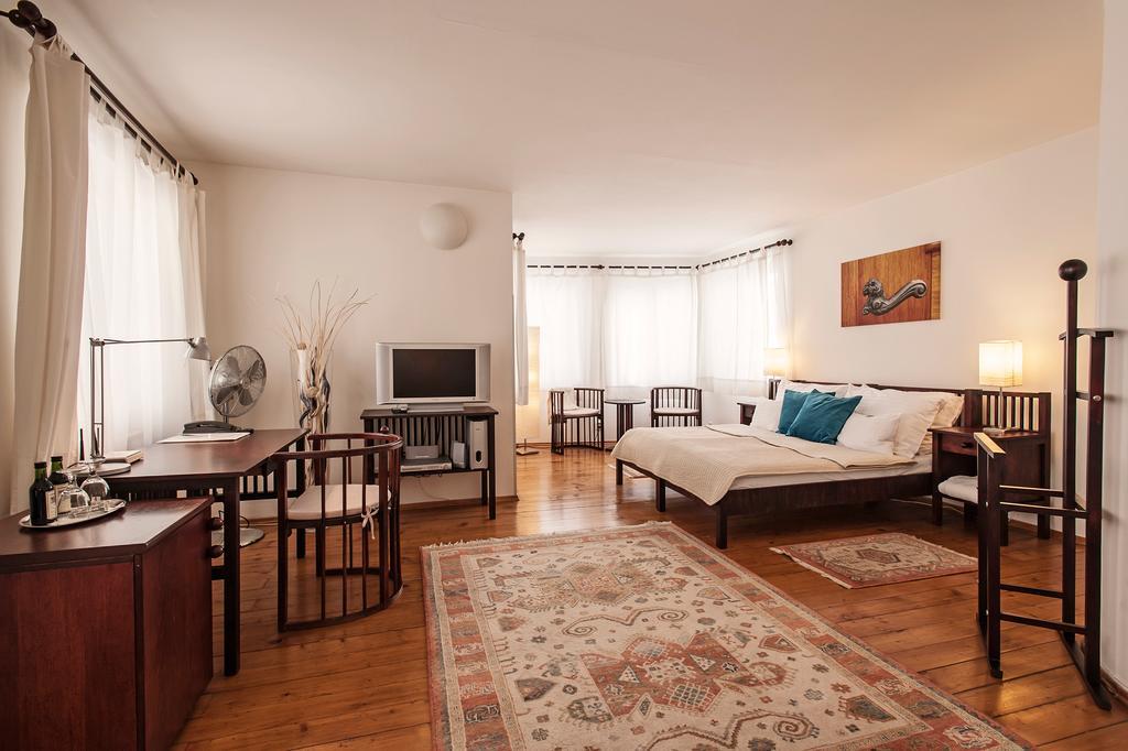 Domus Henrici Hotel Прага Екстериор снимка