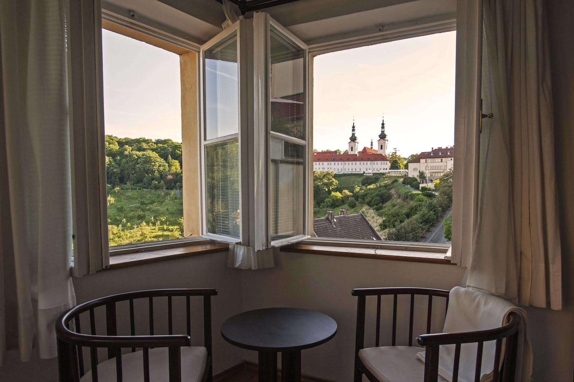 Domus Henrici Hotel Прага Екстериор снимка