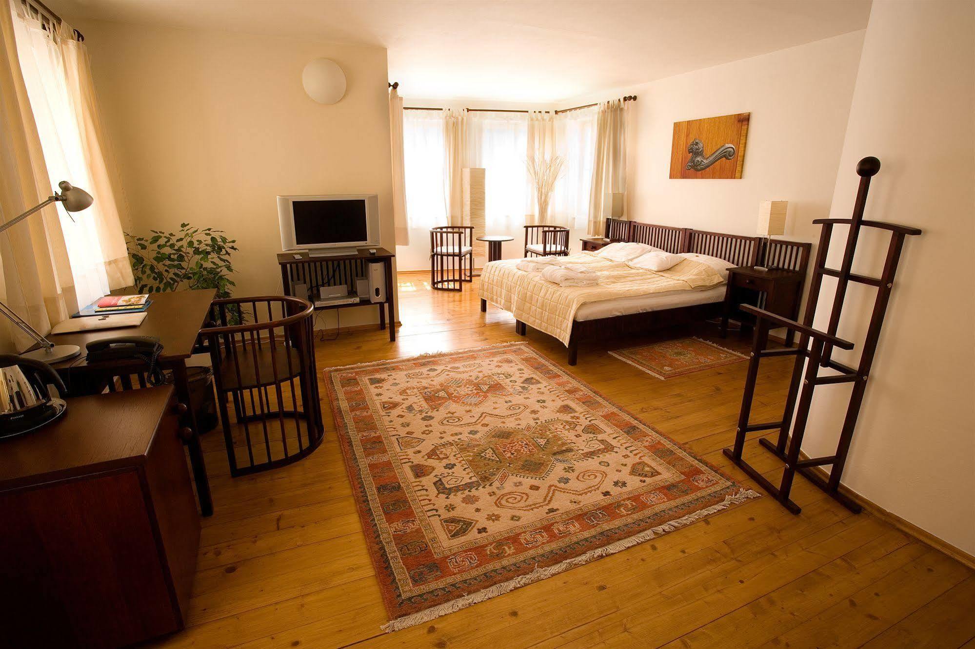 Domus Henrici Hotel Прага Екстериор снимка