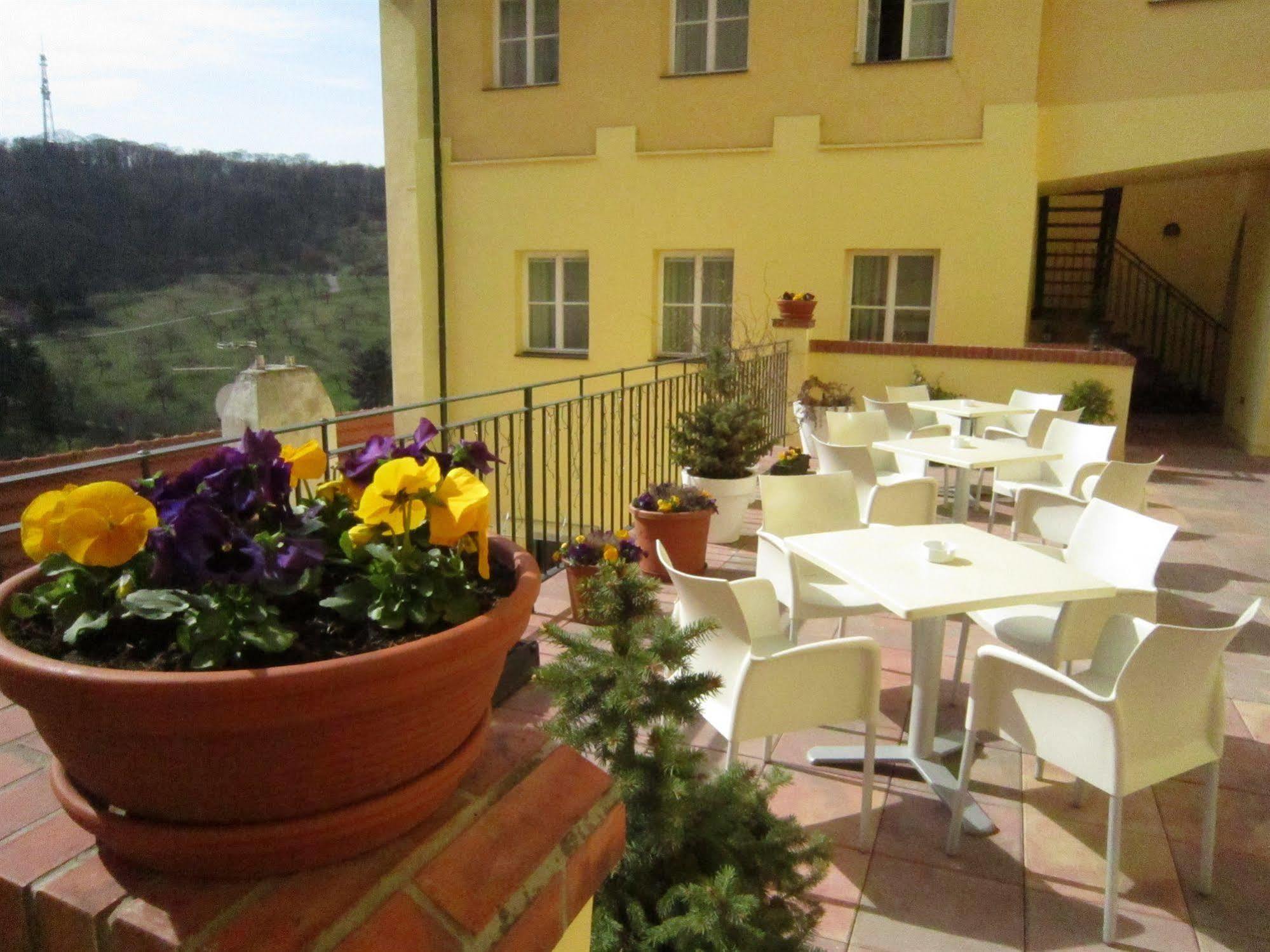 Domus Henrici Hotel Прага Екстериор снимка