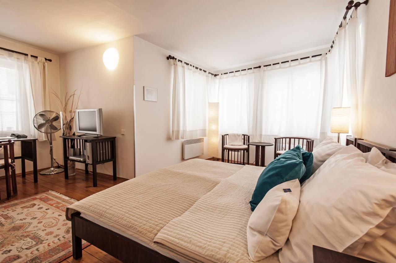 Domus Henrici Hotel Прага Екстериор снимка